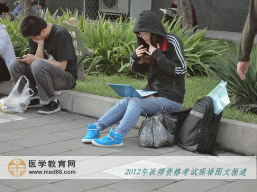 醫(yī)師資格考試，帶筆記本來備考