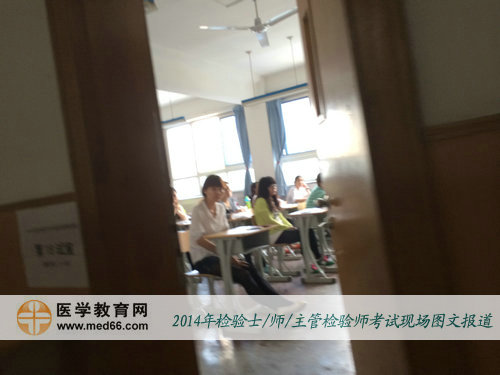 檢驗(yàn)士/師/主管技師考生陸續(xù)入場準(zhǔn)備考試
