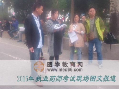 懷孕媽媽?zhuān)河袑殞毰阄疫M(jìn)考場(chǎng)信心百倍