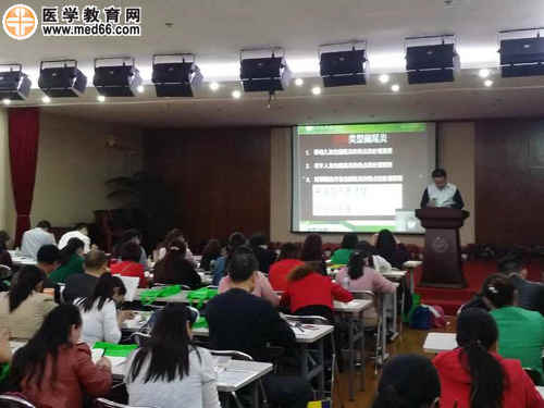 湯以恒老師針對(duì)消化系統(tǒng)中的知識(shí)進(jìn)行講解