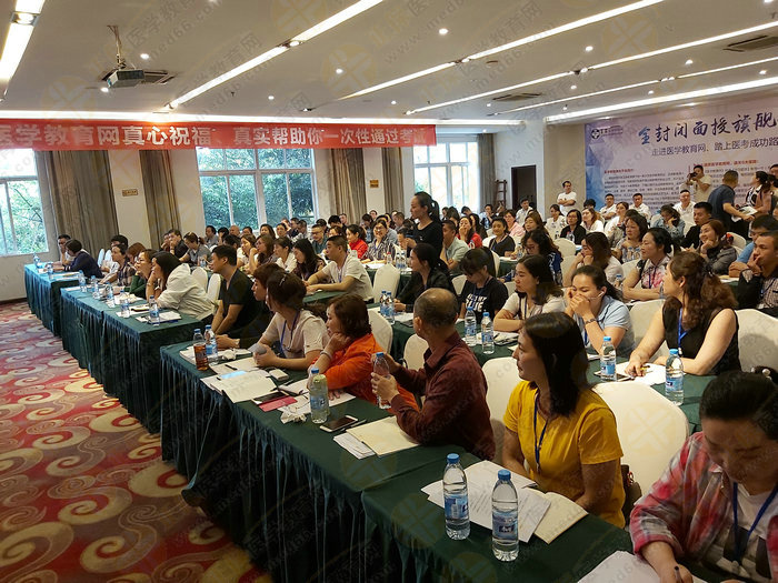 現(xiàn)場報道！錢韻文執(zhí)業(yè)中藥師面授體驗營成都開講啦！